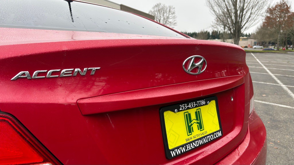 2015 Hyundai Accent Image 18