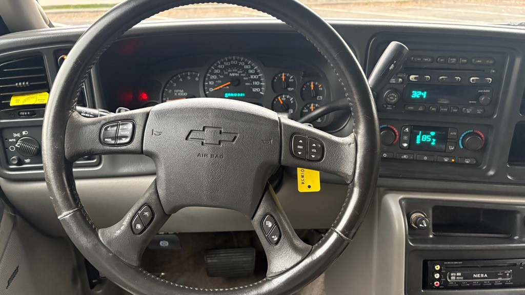 2003 Chevrolet Tahoe Image 12
