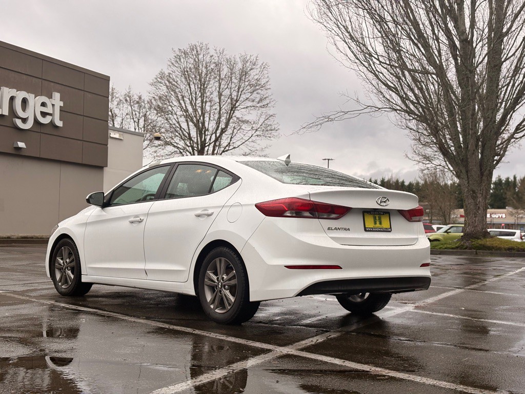 2017 Hyundai Elantra Image 3