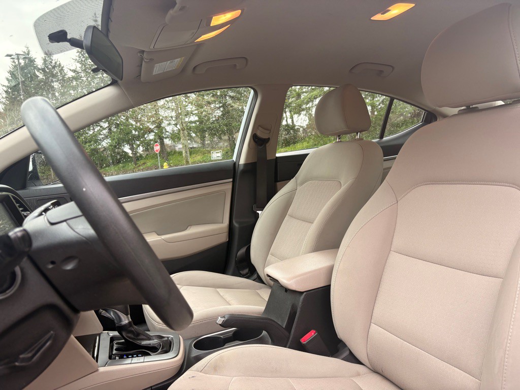 2017 Hyundai Elantra Image 9