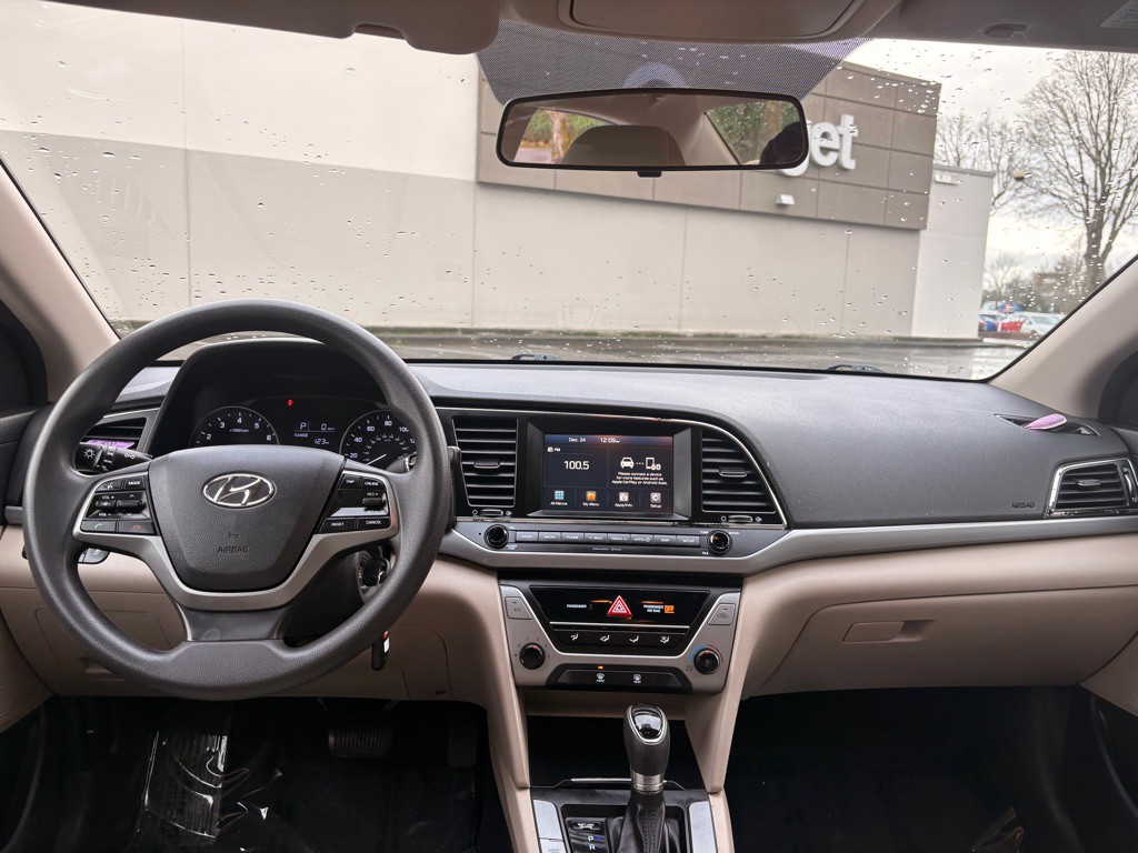 2017 Hyundai Elantra Image 11