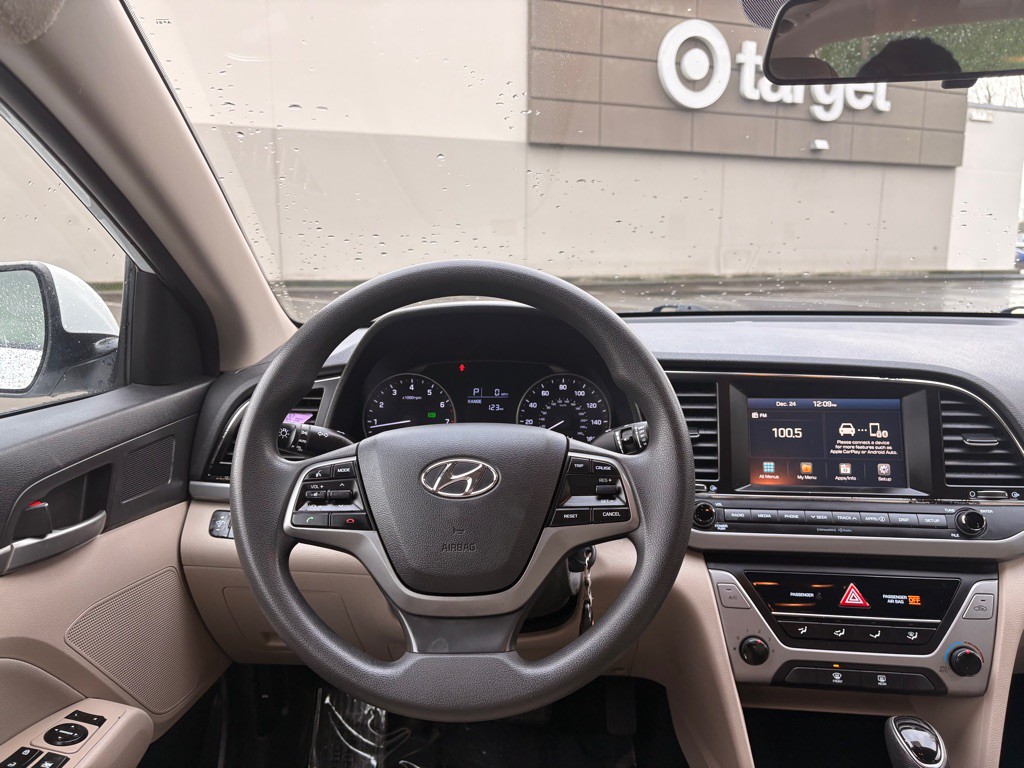 2017 Hyundai Elantra Image 12