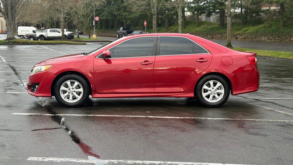 2013 Toyota Camry Image 2