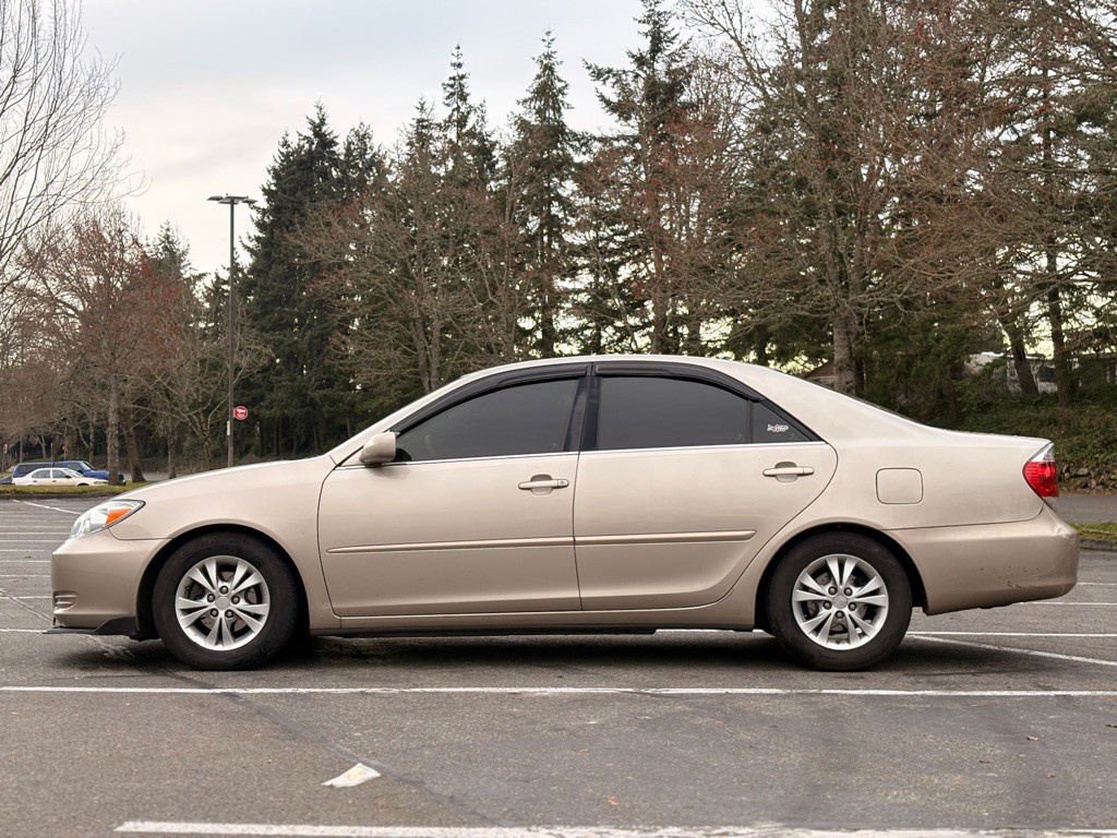 2004 Toyota Camry Image 2