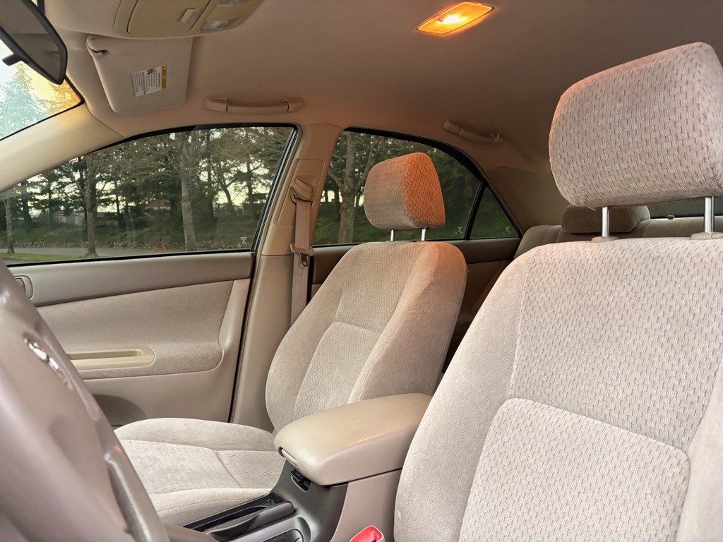 2004 Toyota Camry Image 9