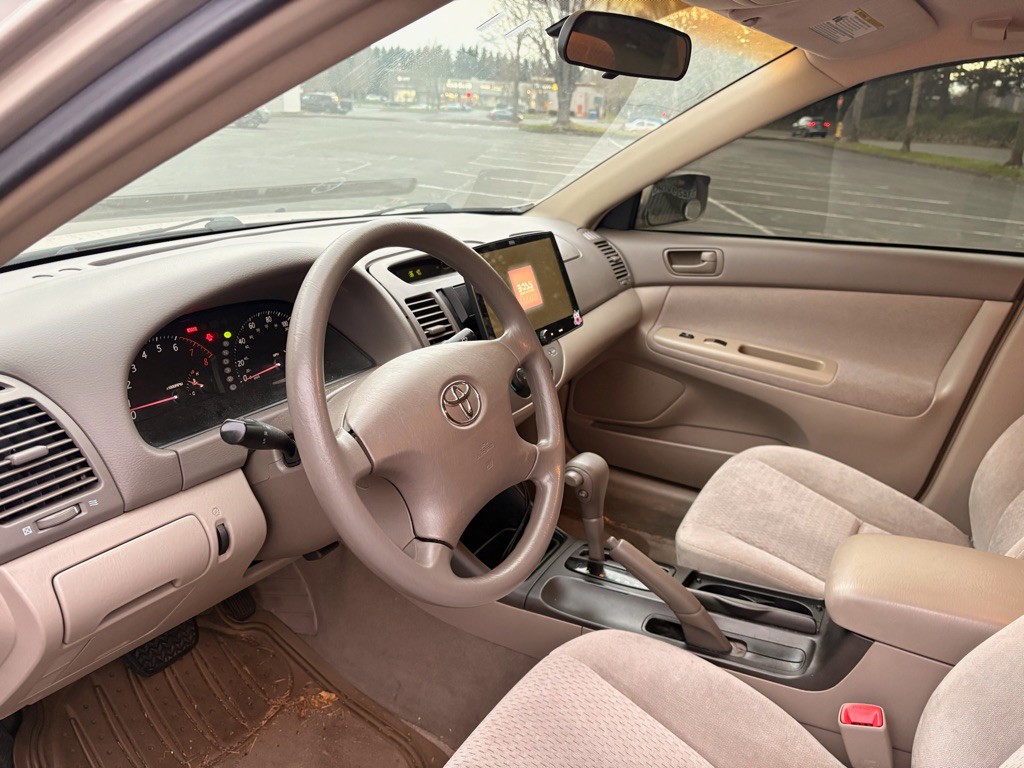 2004 Toyota Camry Image 10