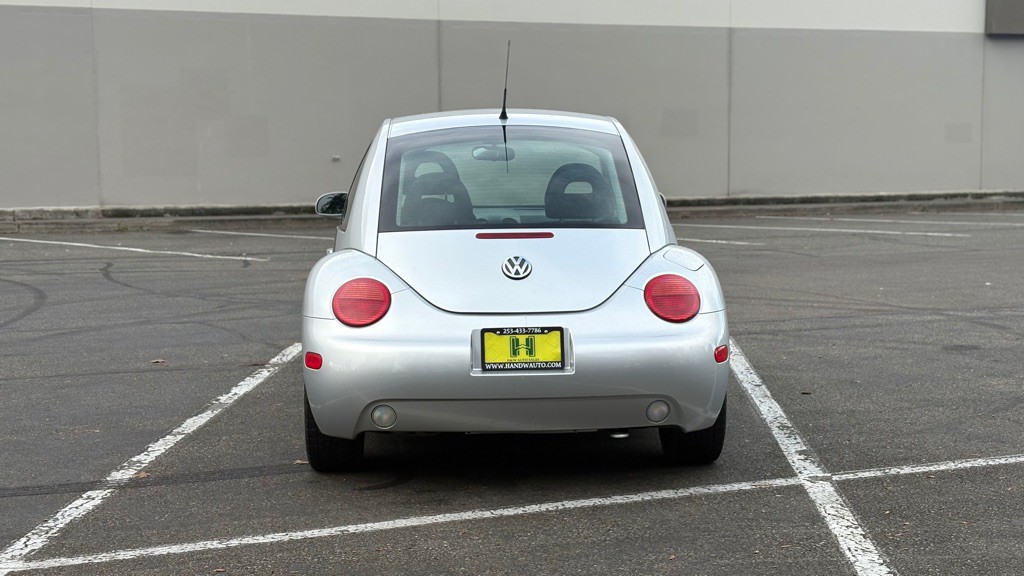 2001 Volkswagen Beetle Image 4