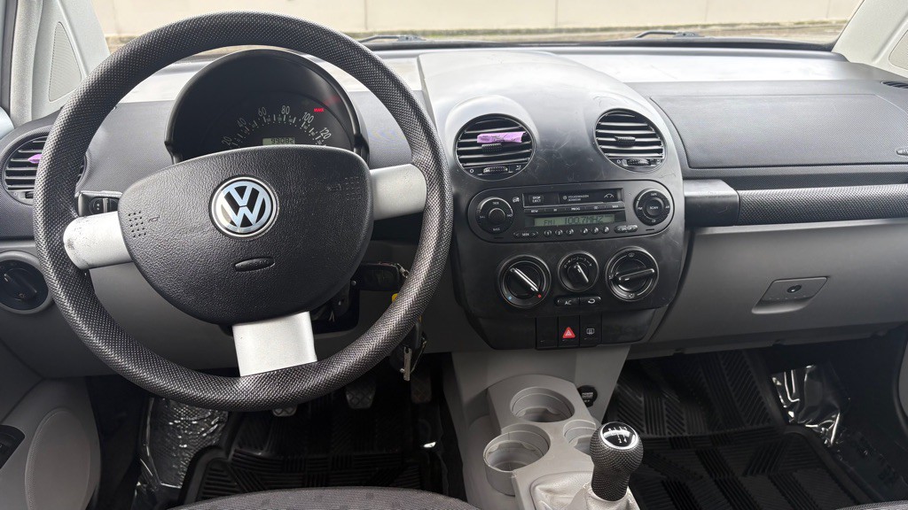 2001 Volkswagen Beetle Image 11