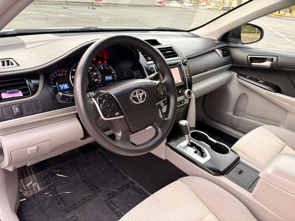2014 Toyota Camry Image 10