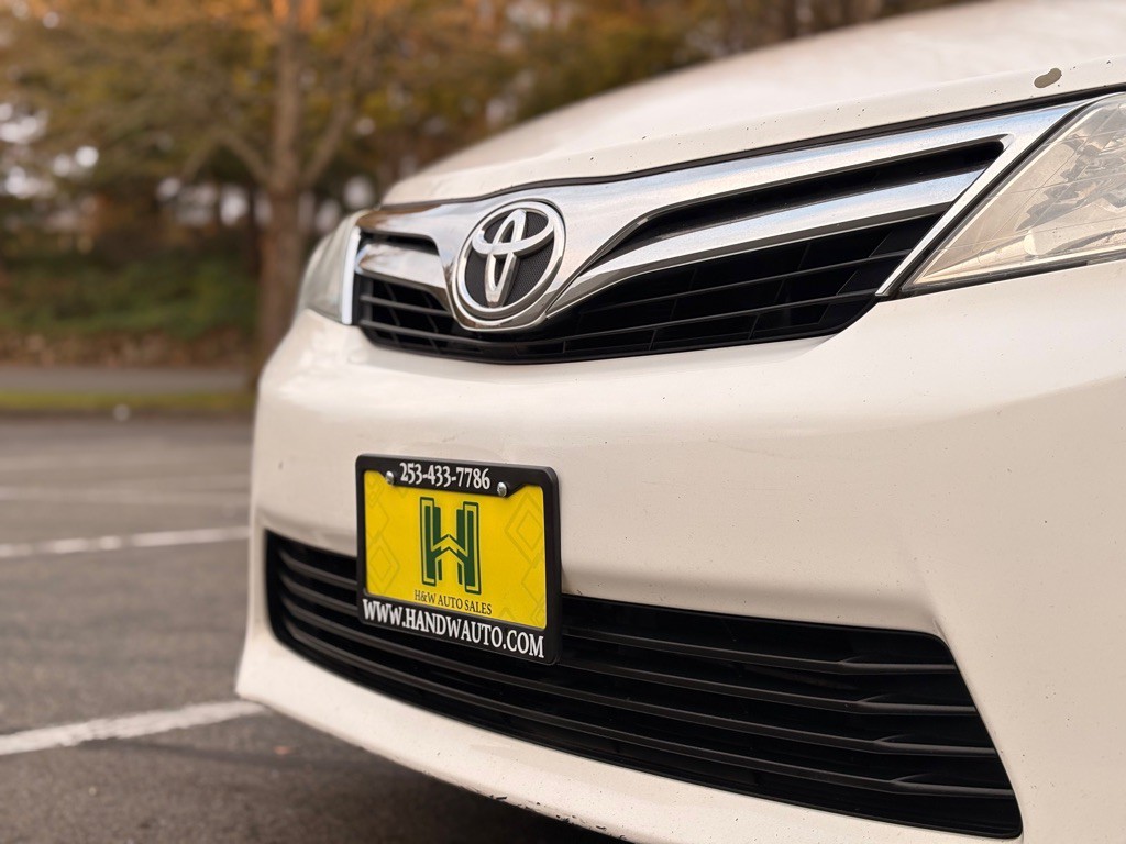 2014 Toyota Camry Image 17