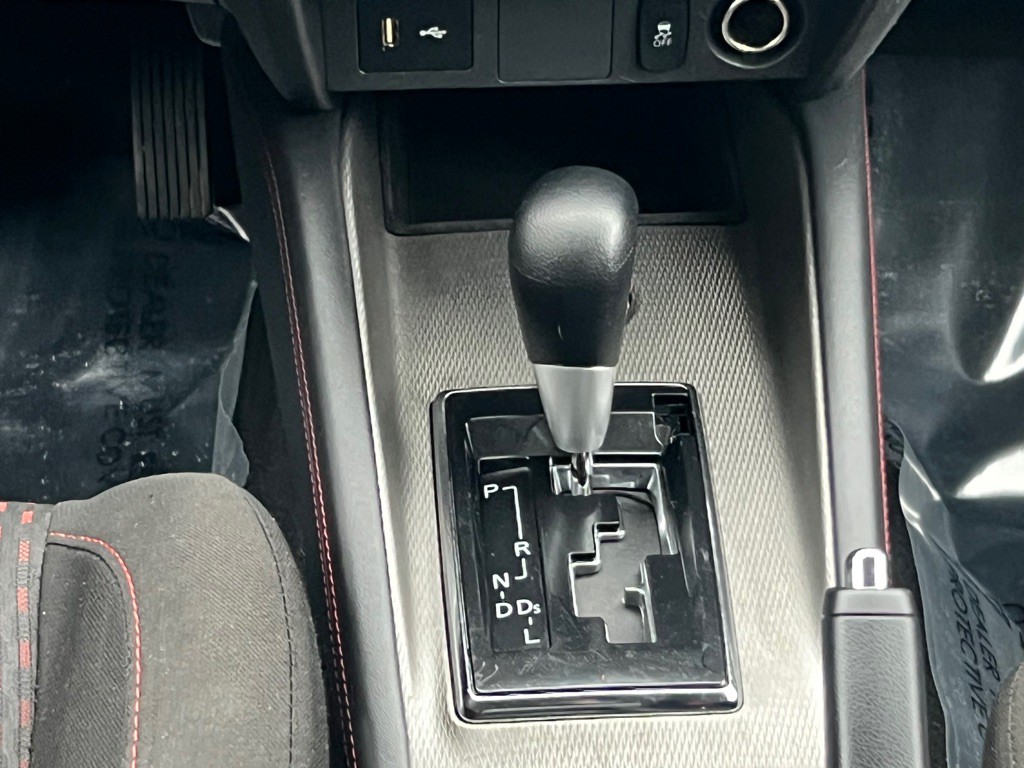 2018 Mitsubishi Outlander Image 14