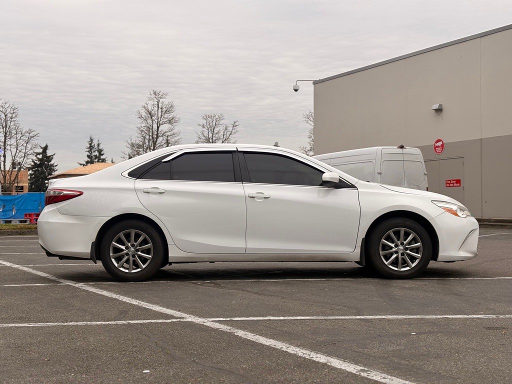 2016 Toyota Camry Image 6