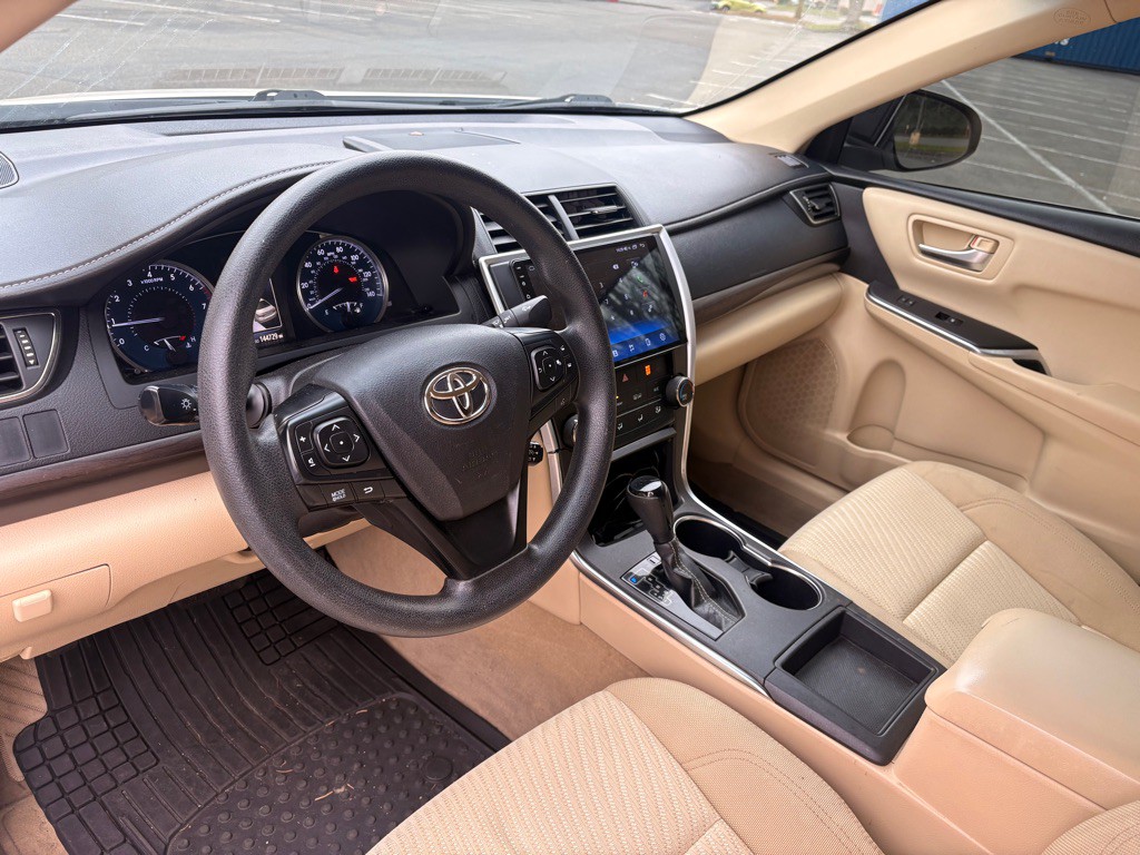 2016 Toyota Camry Image 10