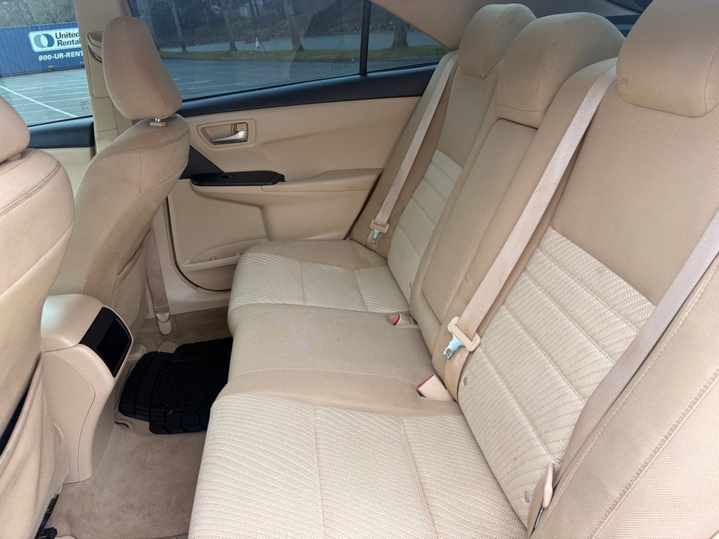 2016 Toyota Camry Image 16