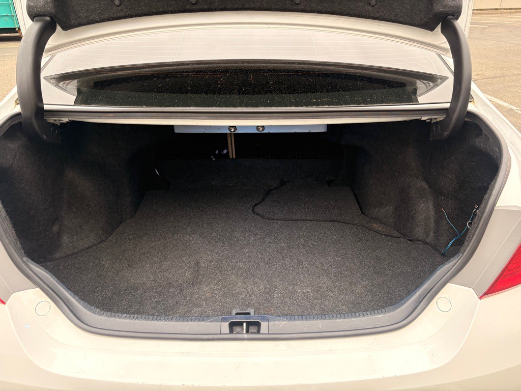 2016 Toyota Camry Image 17