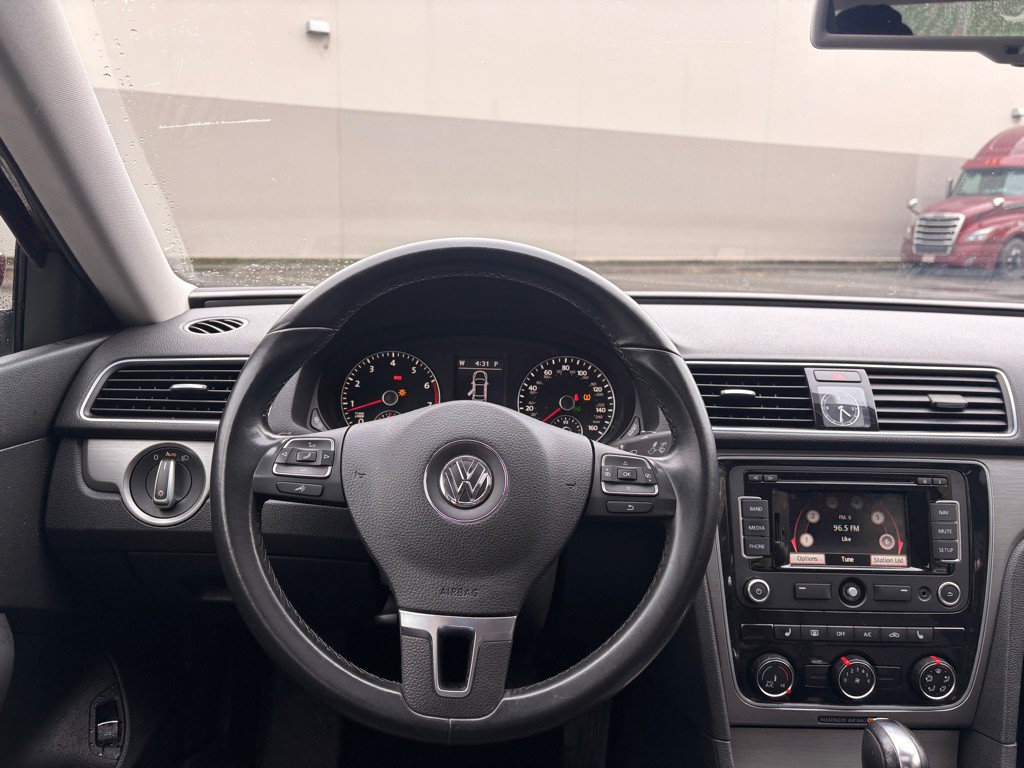 2014 Volkswagen Passat Image 12