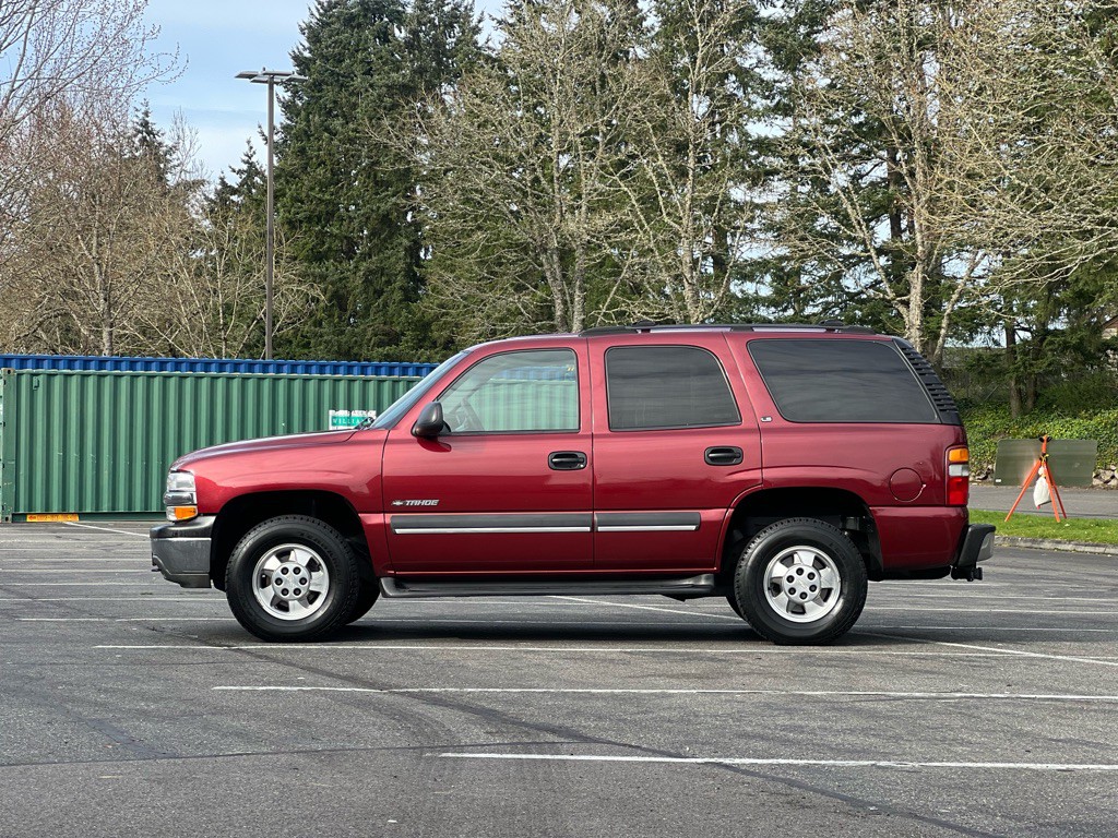 2002 Chevrolet Tahoe Image 2