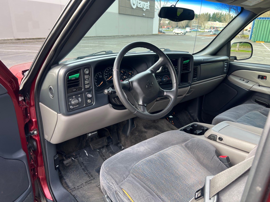 2002 Chevrolet Tahoe Image 10