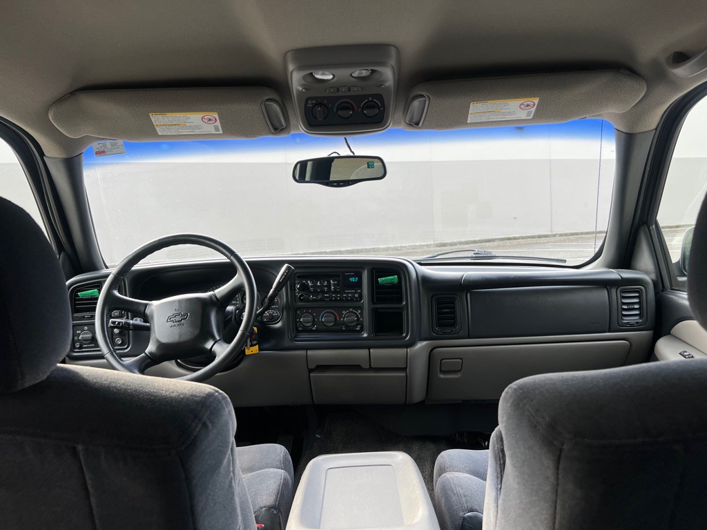 2002 Chevrolet Tahoe Image 11