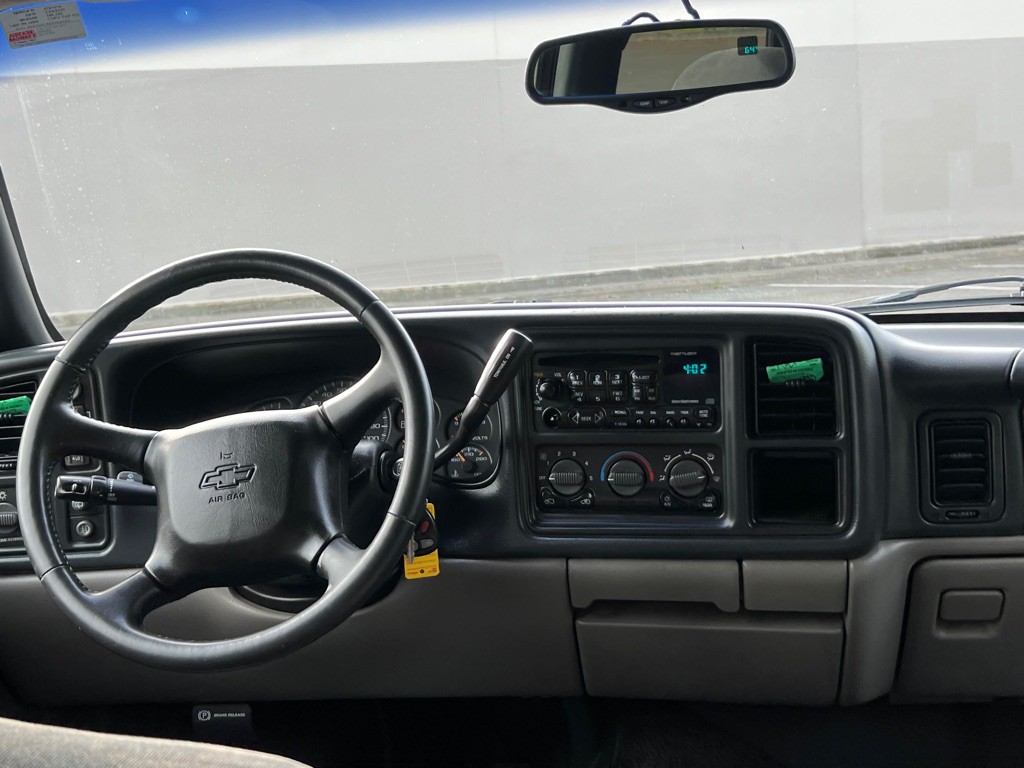 2002 Chevrolet Tahoe Image 12