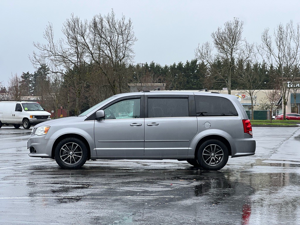 2016 Dodge Grand Caravan Image 2