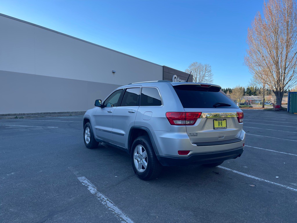 2011 Jeep Grand Cherokee Image 3