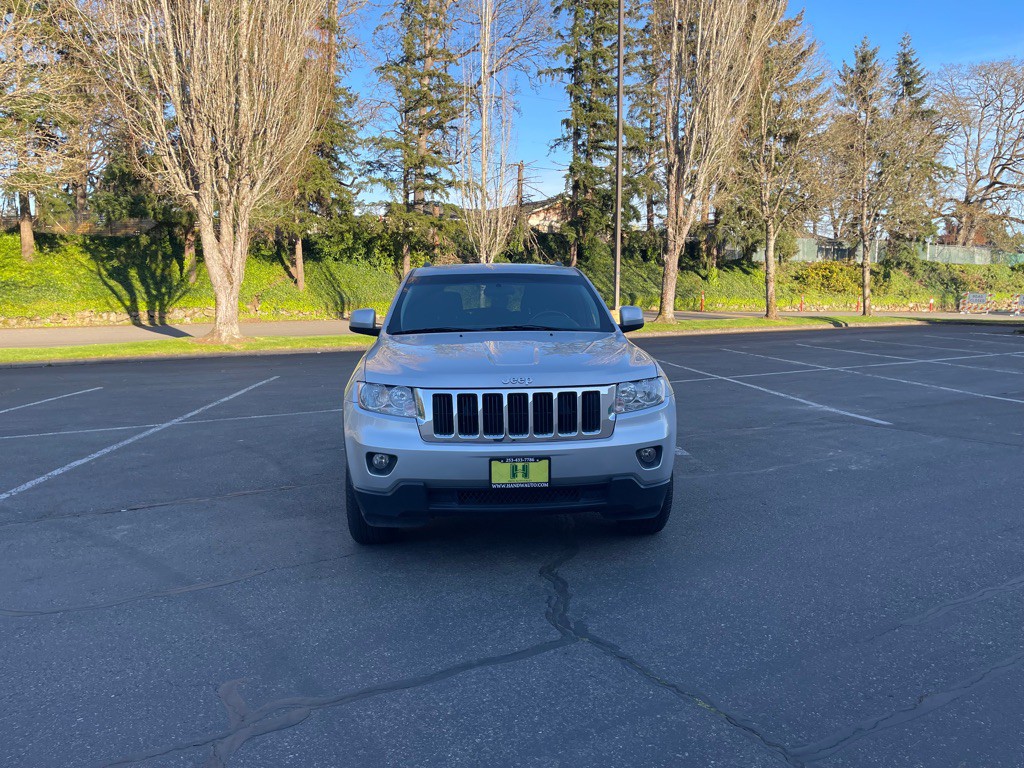 2011 Jeep Grand Cherokee Image 8