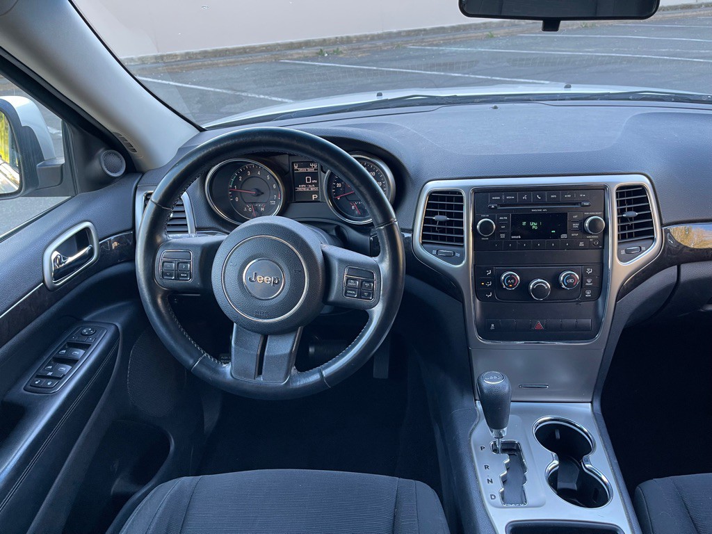 2011 Jeep Grand Cherokee Image 10