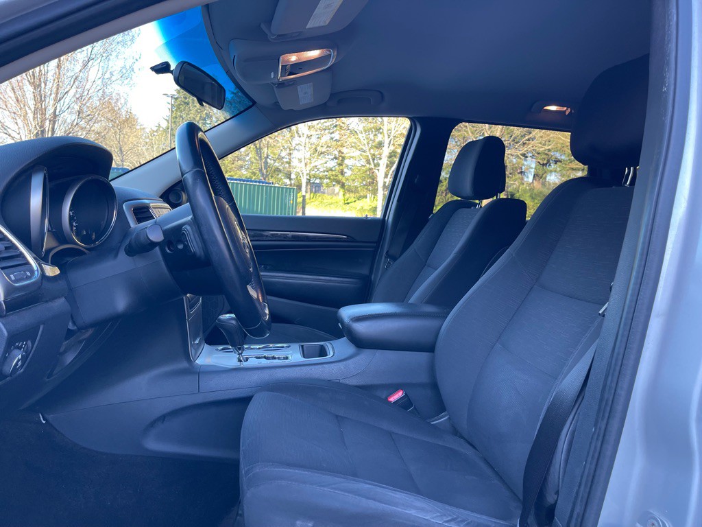 2011 Jeep Grand Cherokee Image 12