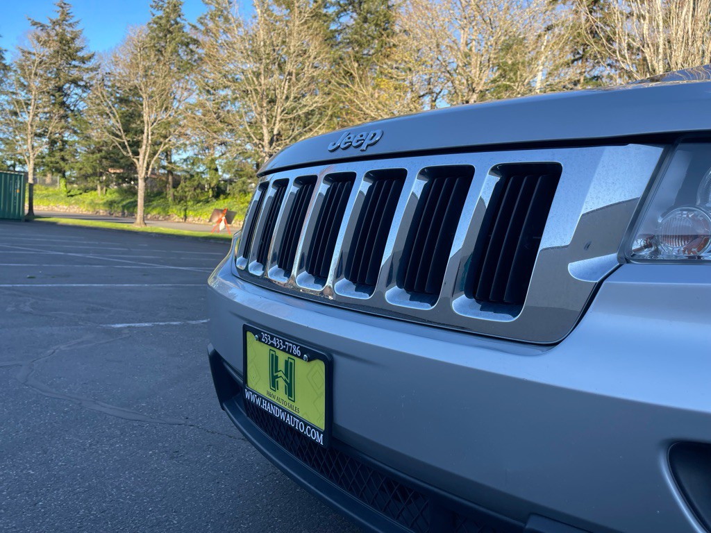 2011 Jeep Grand Cherokee Image 17
