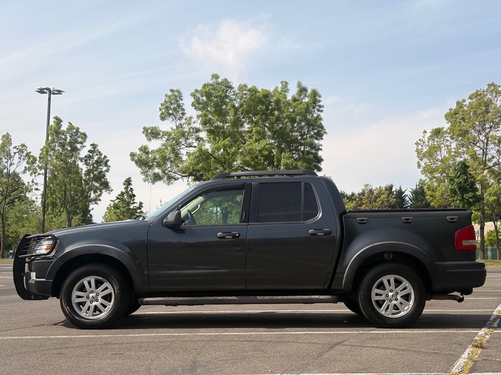 2010 Ford Explorer Image 2
