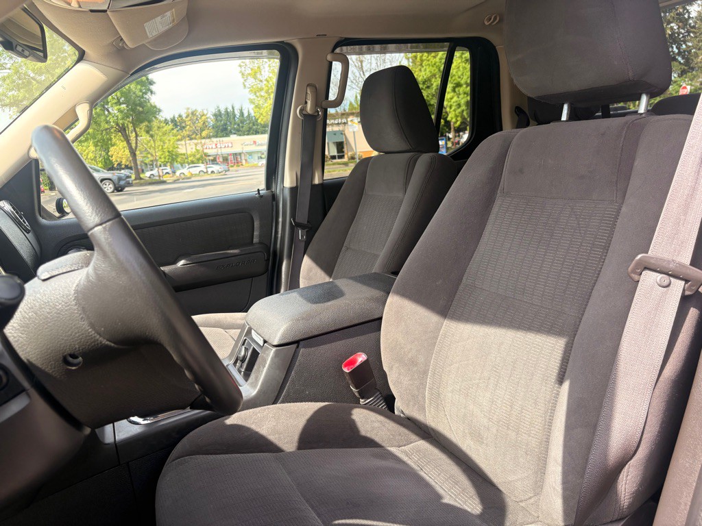 2010 Ford Explorer Image 11