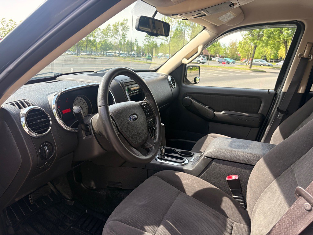 2010 Ford Explorer Image 12