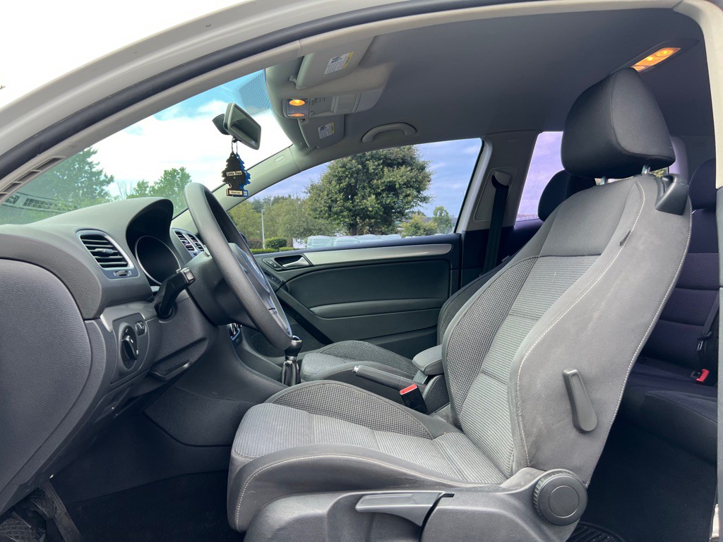 2013 Volkswagen Golf Image 9