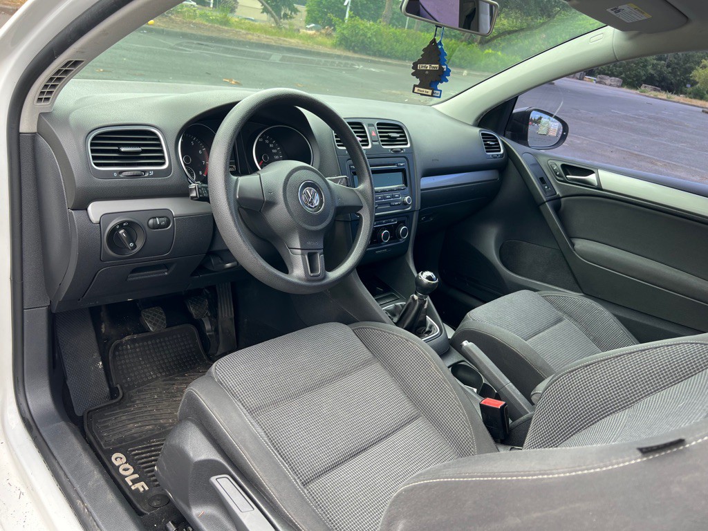 2013 Volkswagen Golf Image 10