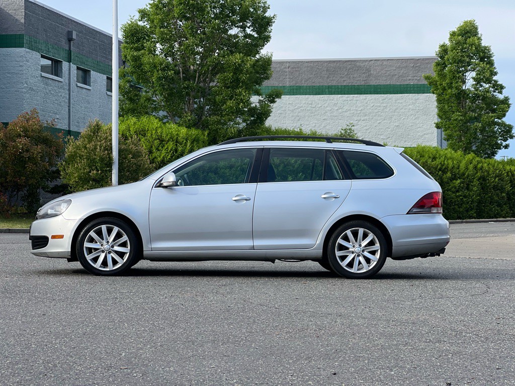 2012 Volkswagen Jetta Image 2