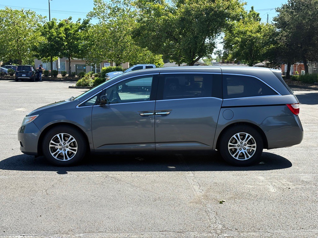 2012 Honda Odyssey Image 2
