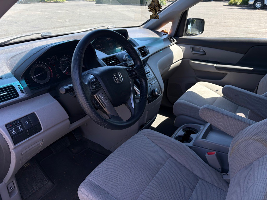 2012 Honda Odyssey Image 9
