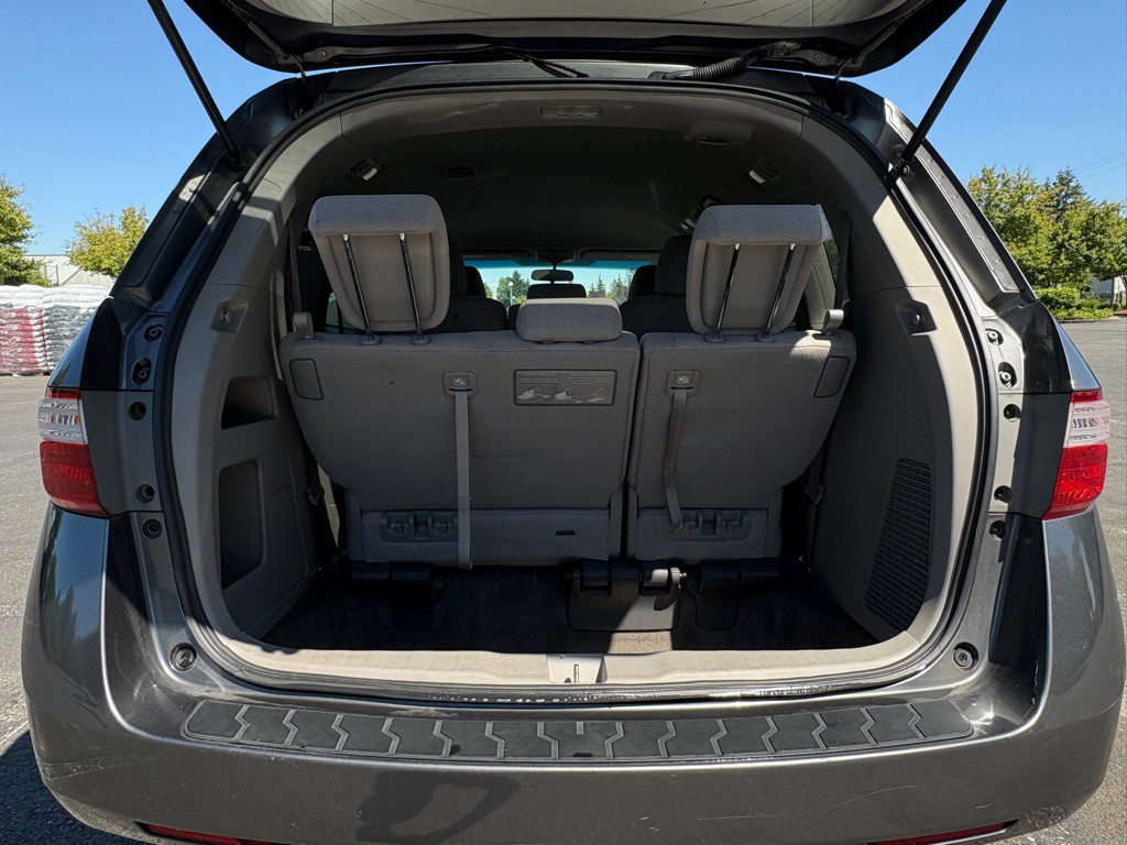 2012 Honda Odyssey Image 16