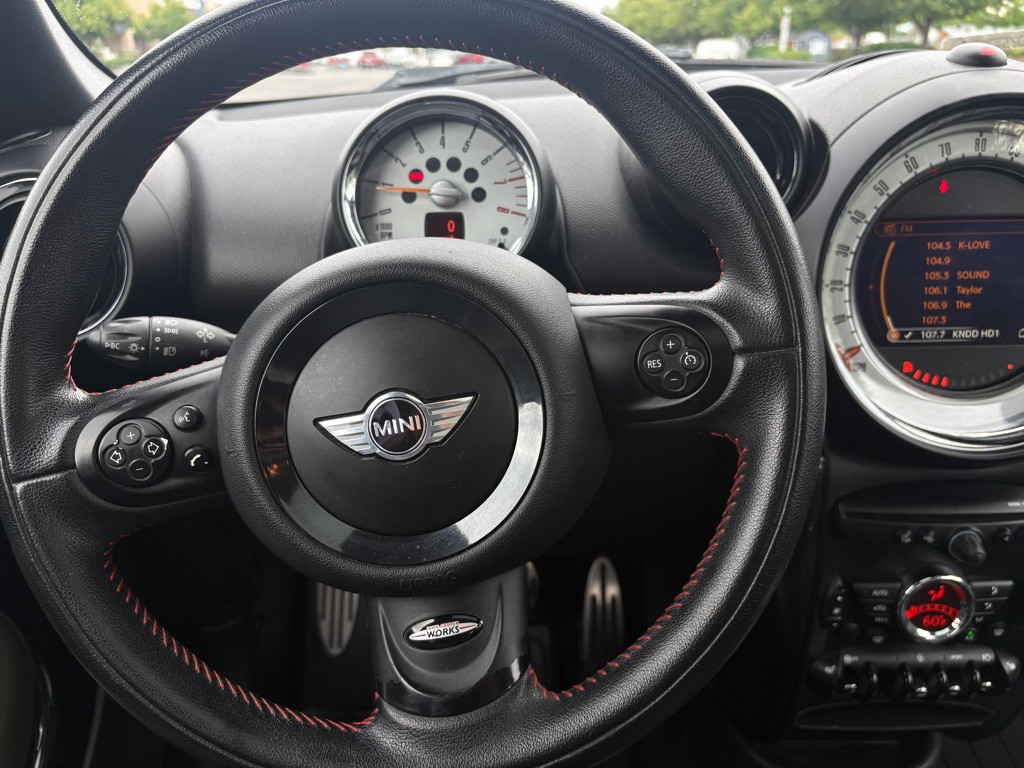 2014 MINI Cooper Image 12