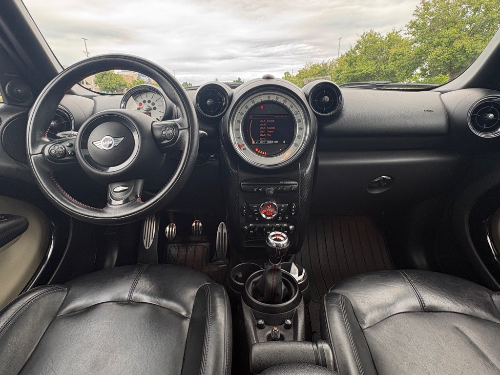 2014 MINI Cooper Image 14