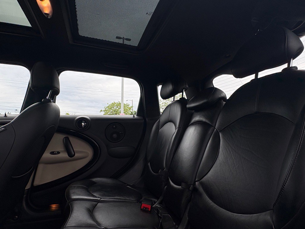 2014 MINI Cooper Image 15