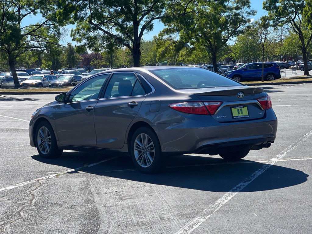 2017 Toyota Camry Image 3