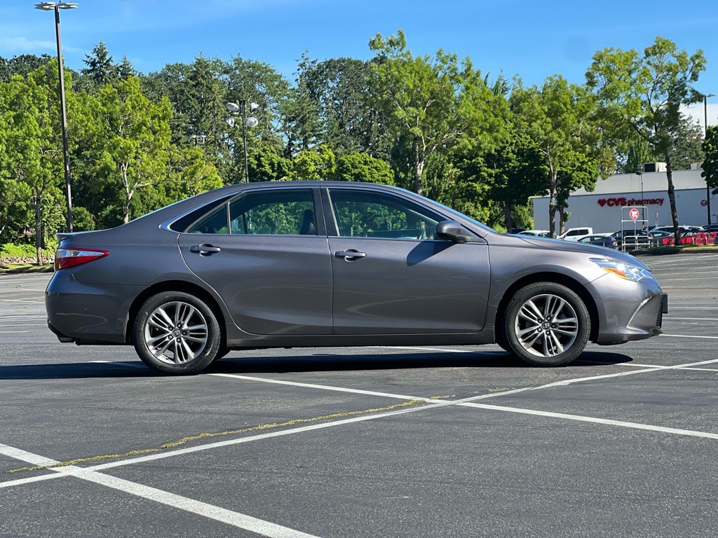 2017 Toyota Camry Image 6