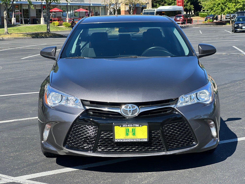 2017 Toyota Camry Image 8