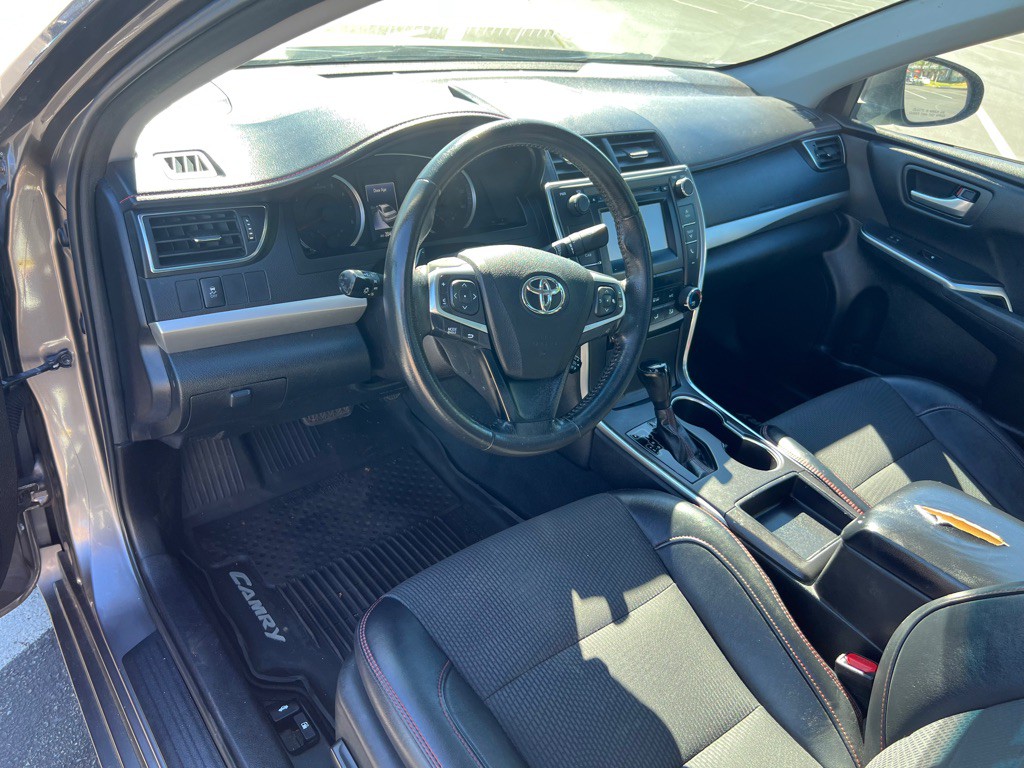 2017 Toyota Camry Image 10