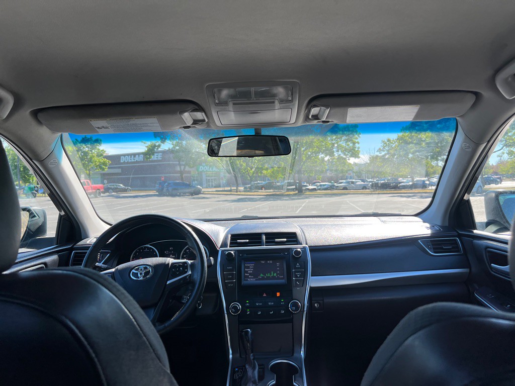 2017 Toyota Camry Image 11