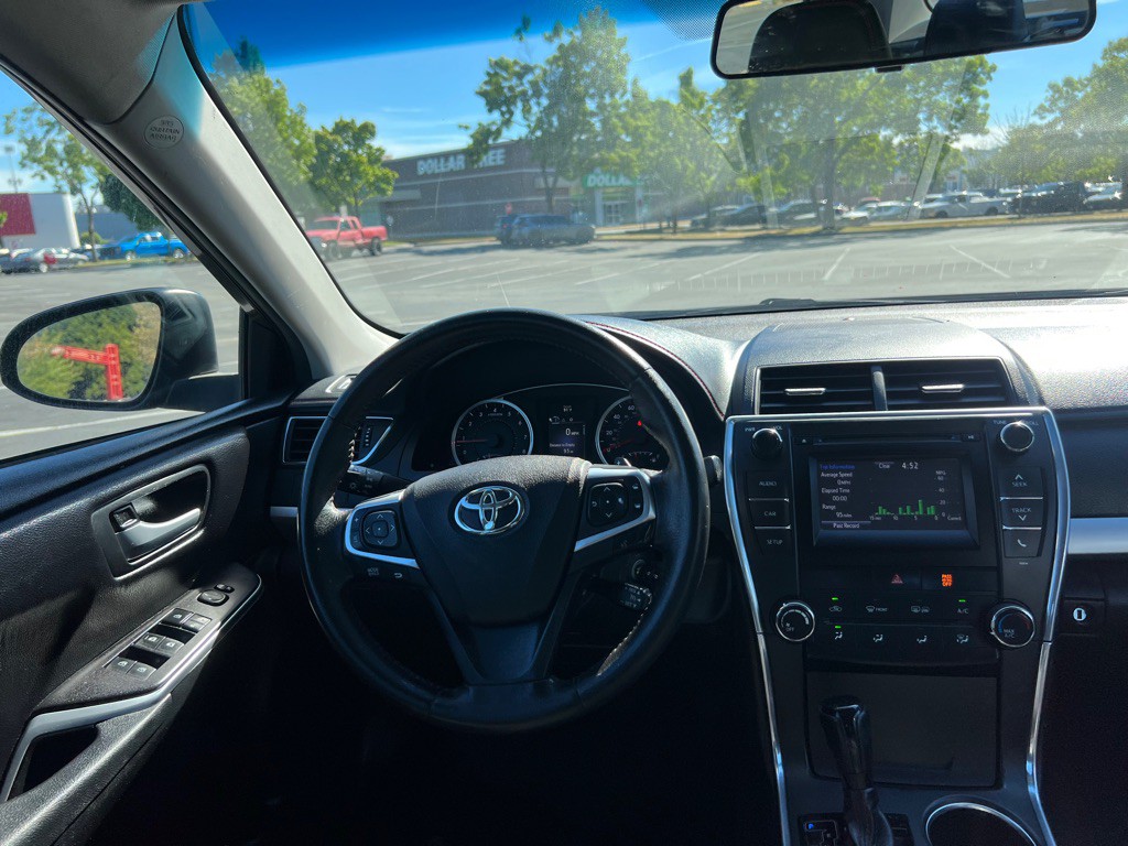 2017 Toyota Camry Image 12