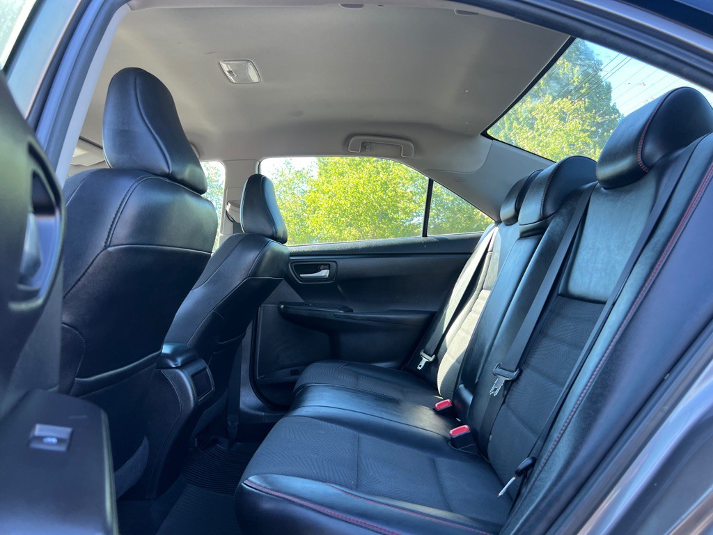 2017 Toyota Camry Image 15