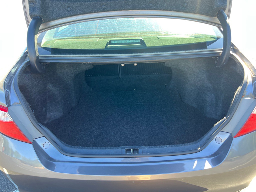 2017 Toyota Camry Image 17